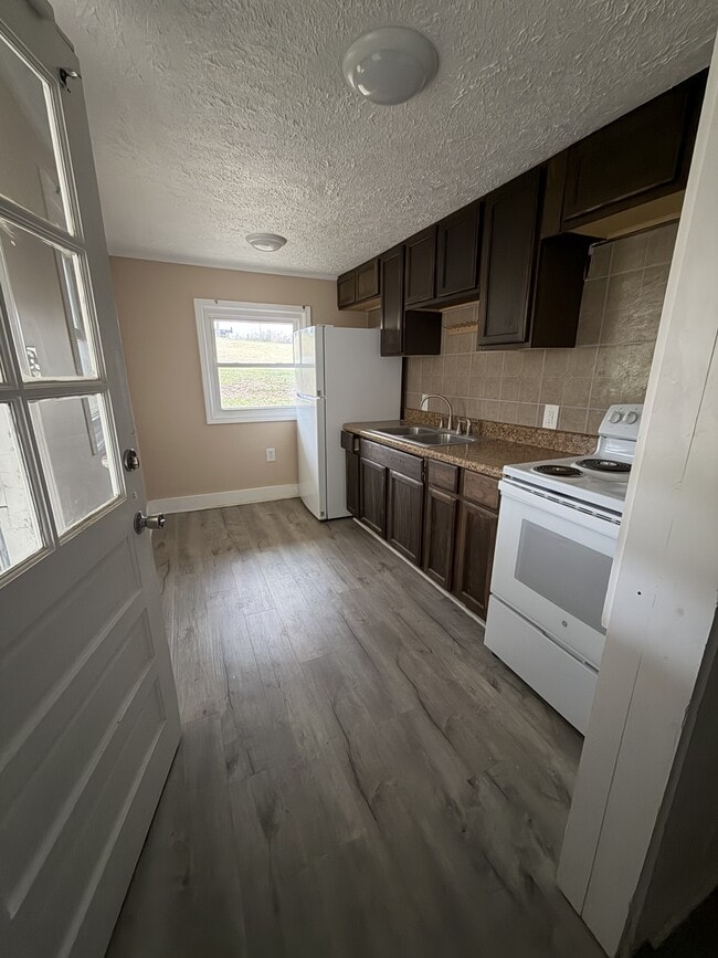 Photo - 1601 Macedonia Church Rd