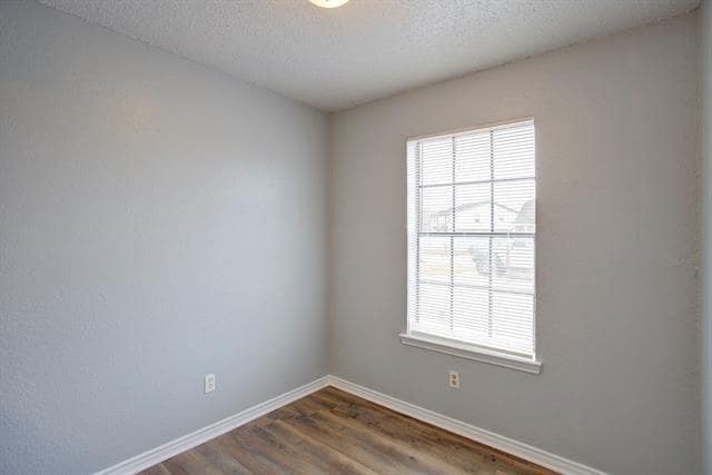 Photo - 313 Queens Ct S