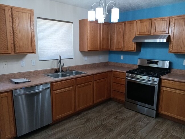 Photo - 3 Bedroom, 2 Bathroom Home! Schedule a Showing!