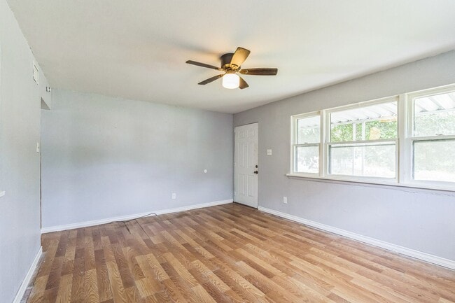 Photo - LIMITED TIME**NO APPLICATION FEE**1/2 OFF DEPOSIT**