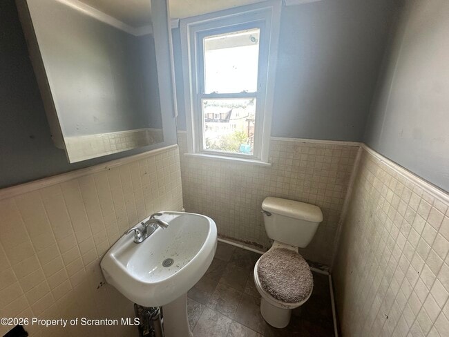 Photo - 594 Fellows Ave