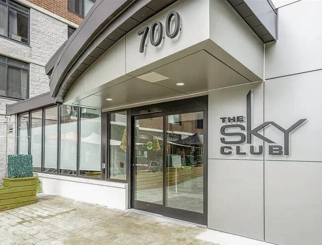 Building Photo - 700 1st St Unit 11v