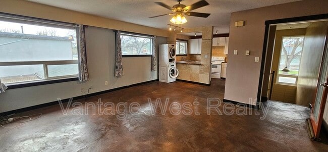 Photo - 1292-1292 Lawrence Ave