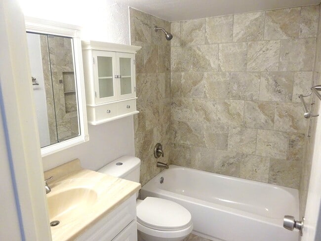 Photo - 101 Stratford St Unidad 205