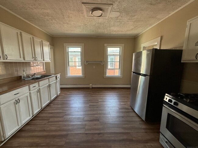 Building Photo - 838 Capitol Ave Unit 3 Rental