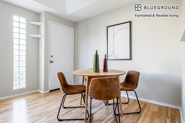 Photo - 1423 N Curson Ave Unidad FL2-ID417