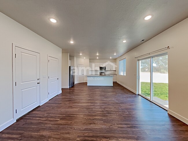 Photo - 1273 E White St