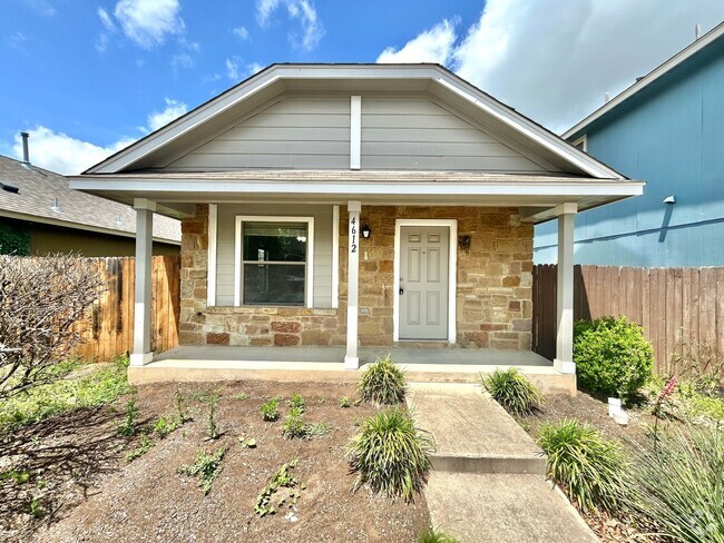 Building Photo - Charming 2 BR/1 BA Condo in Chaparral Cros... Unit 172