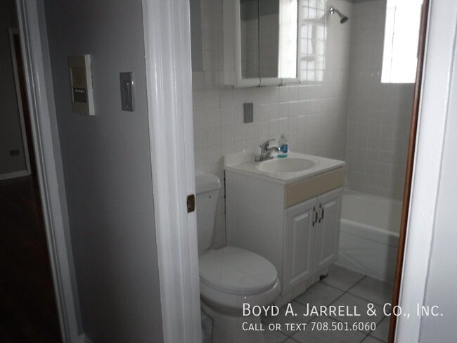 Photo - 8700 S Merrill Ave Unidad 012 2A