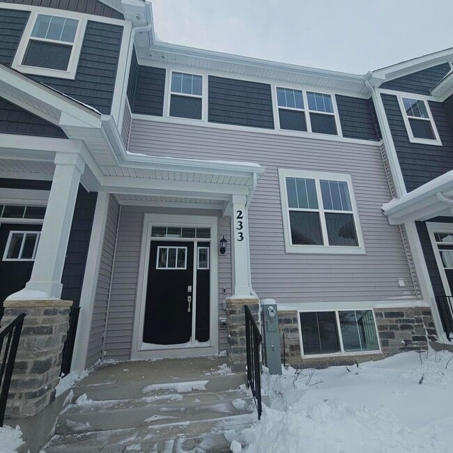 Building Photo - 233 Settlers Pl