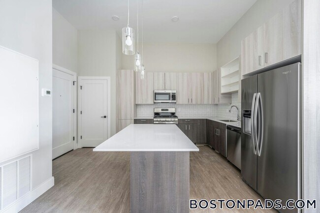 Photo - 340 Bremen St Unidad 504