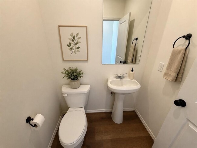 Photo - 301 Aaran Way