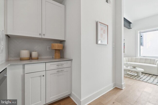 Photo - 901 King St Unit 305