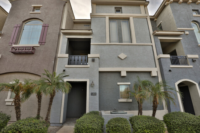 Photo - 2401 E Rio Salado Pkwy Townhome