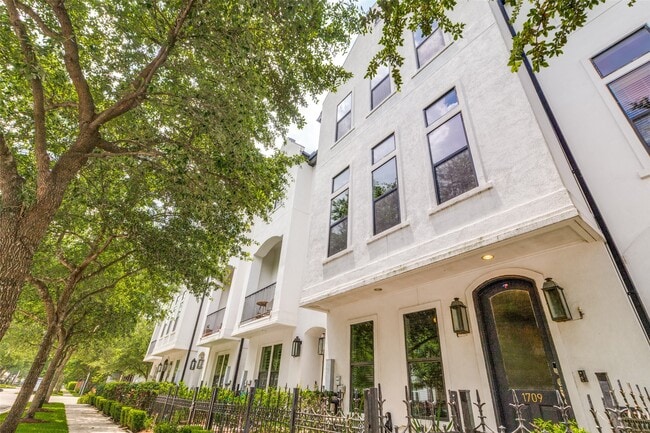 Photo - 1709 Ashland St