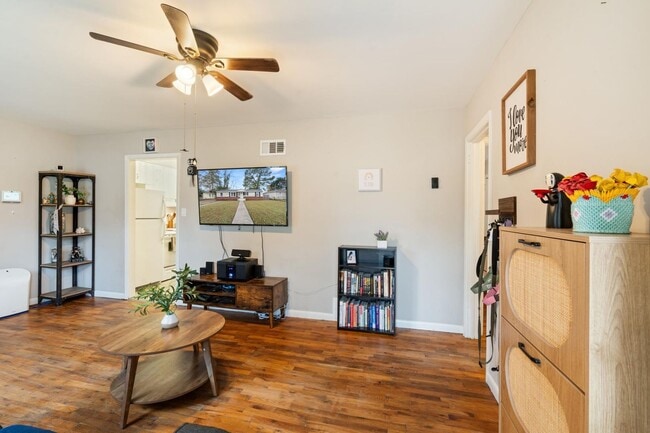 Photo - 325 Manor Dr
