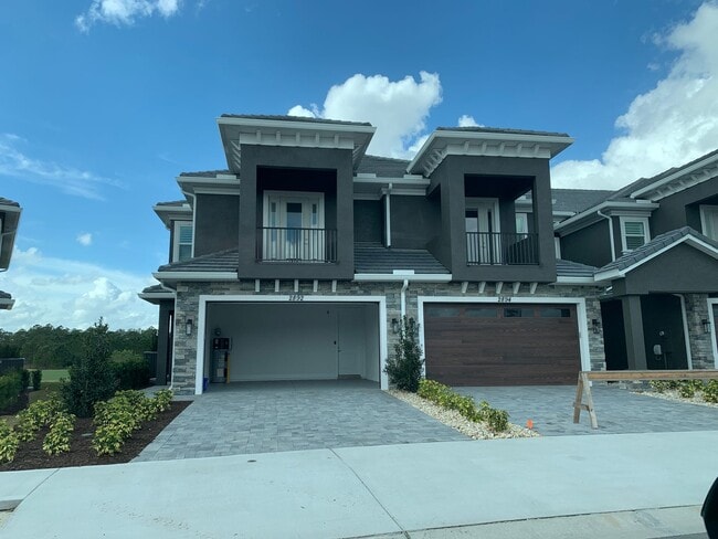 Building Photo - End Unit 3 bedroom Townhome