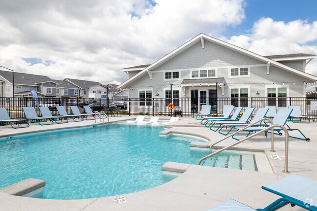 Pool - The Locklyn Apartments