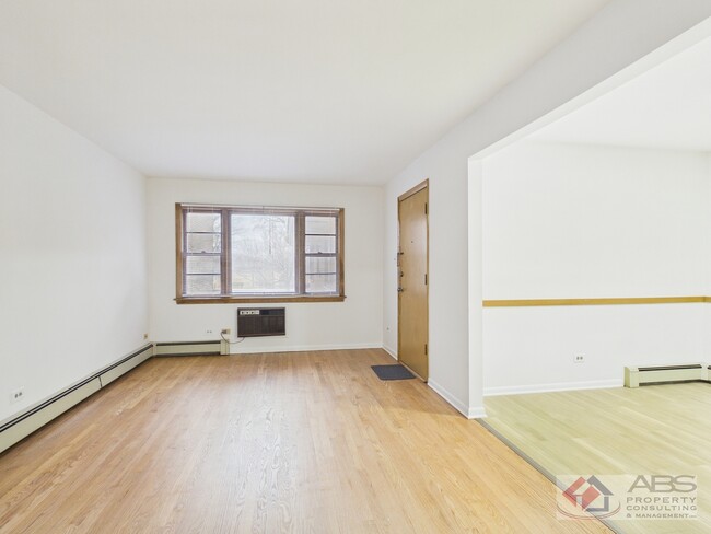 Photo - 11219 S Martin Luther King Dr Unit 2R