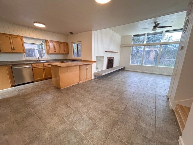 Photo - Spacious, Refreshed 2 Bed 1 Bathroom House In Redding!