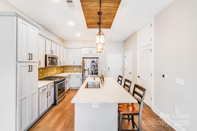 Building Photo - 2401 Euclid Ave Unit 106