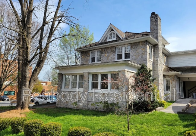Building Photo - 423 W Cork St