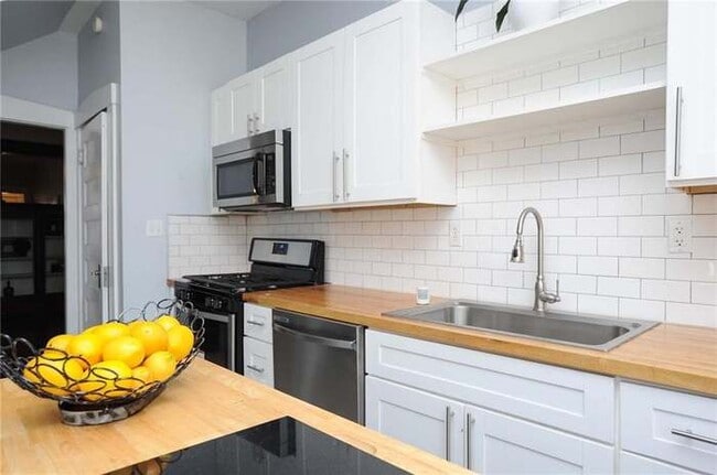 Kitcheb - 2158 N Pennsylvania St