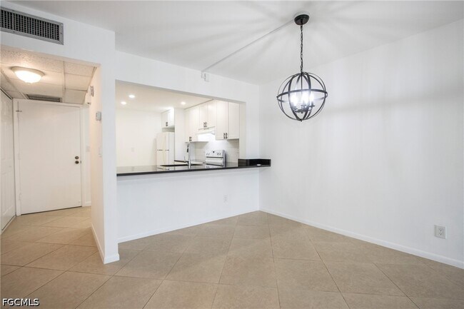 1083 Forest Lakes Dr Unit 206