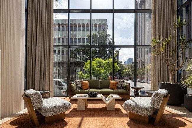 Lobby Lounge - The Torrey