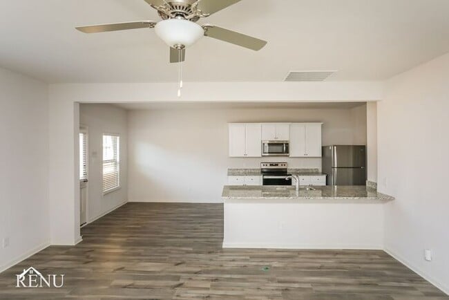 Photo - 2008 Hialeah Dr