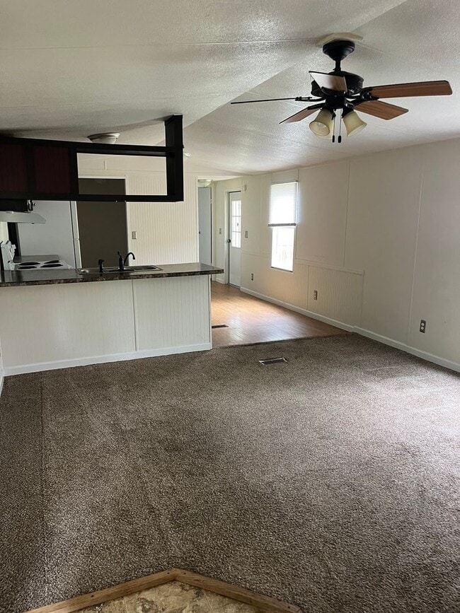 Photo - Well maintained mobile home