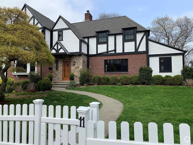 Building Photo - 11 Mardon Rd Rental