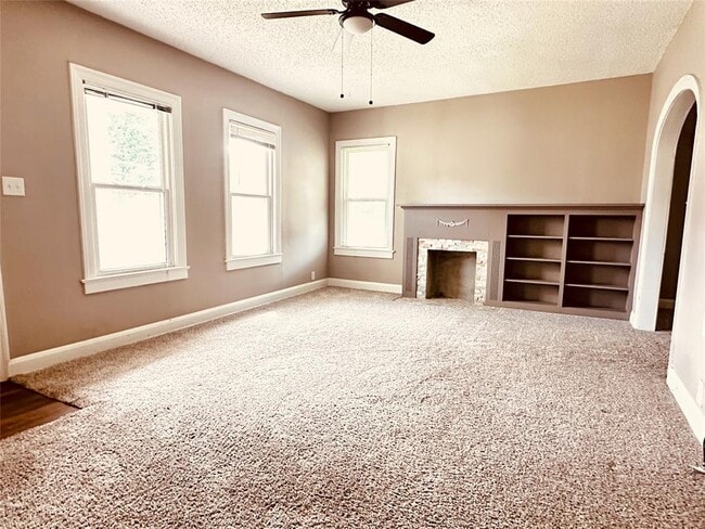 Photo - 916 E 37th St