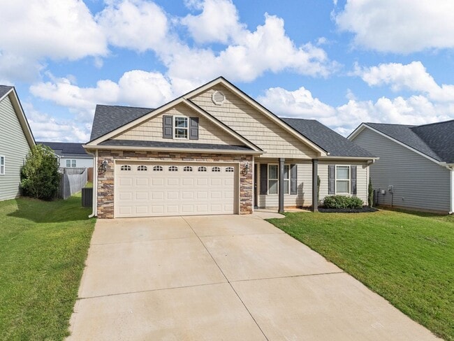 Building Photo - 3BR/2BA on a large lot off of Highway 176 ...