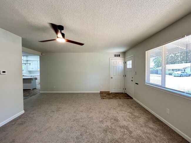 Photo - 210 SW 142nd Ave