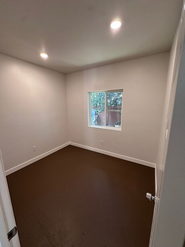 Building Photo - 361 Wilson Ave Unit A Rental