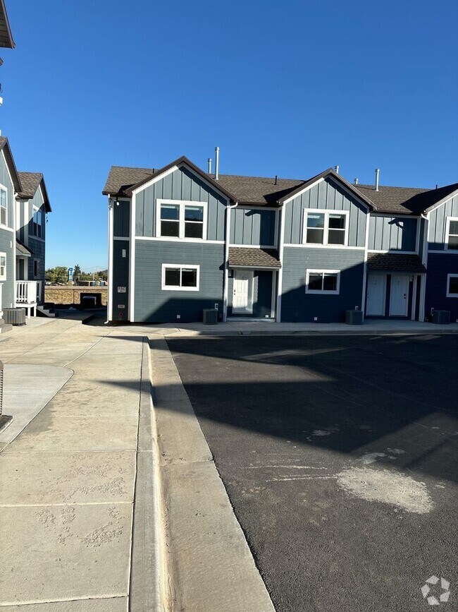 Building Photo - Pet Friendly Townhome in Evanston