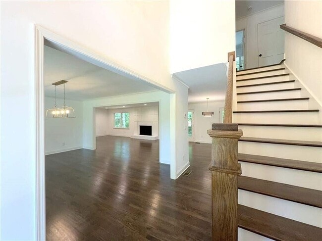 Photo - 1892 Mercedes Ct NE