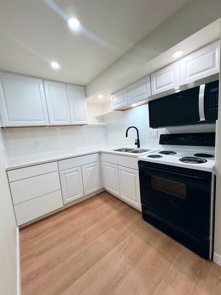 6520 Depew Ct