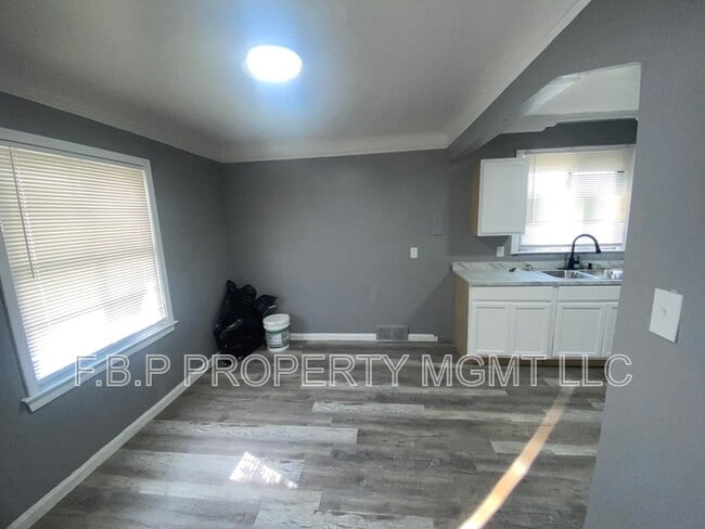 Photo - 8443 Pierson St