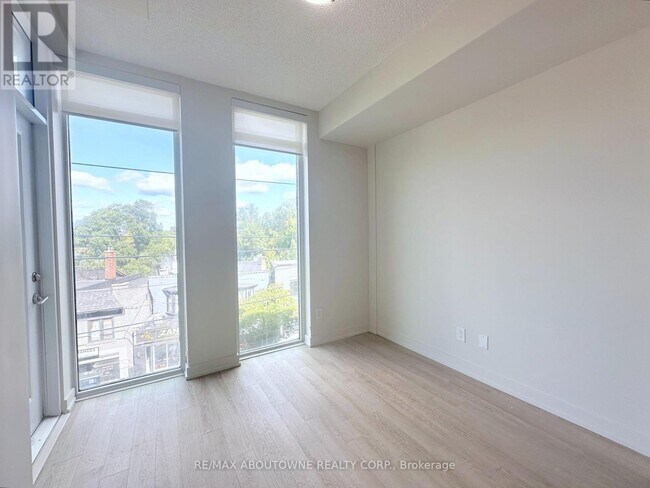 Photo - 763 Woodbine Ave