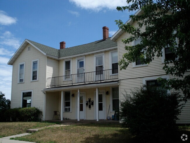 Building Photo - 631 N Dewey St Unit 4 Rental