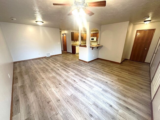 Photo - Spacious & Convenient Walk-In Level Townhome in Brandon - 2 BD 1 BA unit!