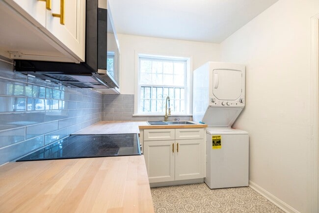 Photo - 2 bed/1 bath Conveniently Located Close to SCAD