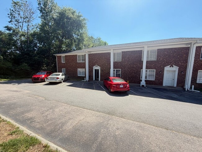 Building Photo - 2bed/1ba Apt off S Main Kannapolis close to Downtown Kannapolis & Hwy 73