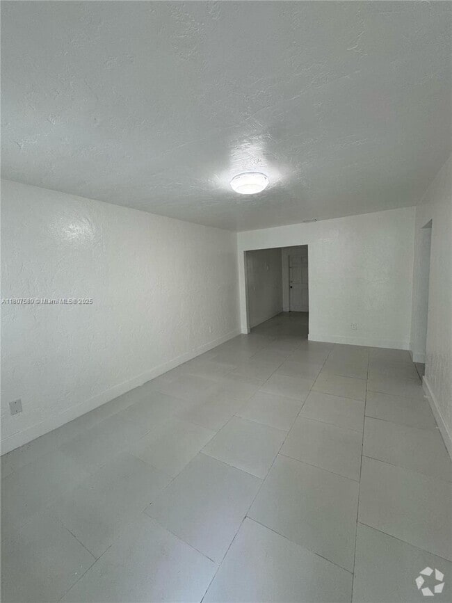 Building Photo - 1400 NW 95th St Unit 1470 Rental