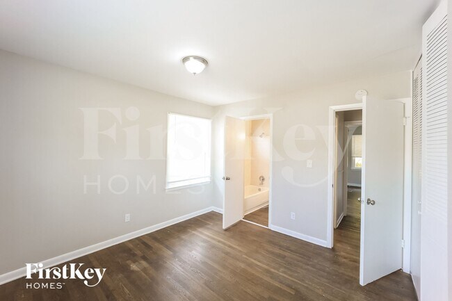 Photo - 642 Roxbury Dr