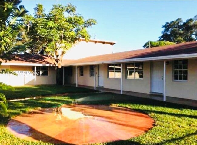 Building Photo - 1800 Miami Rd Unit 4