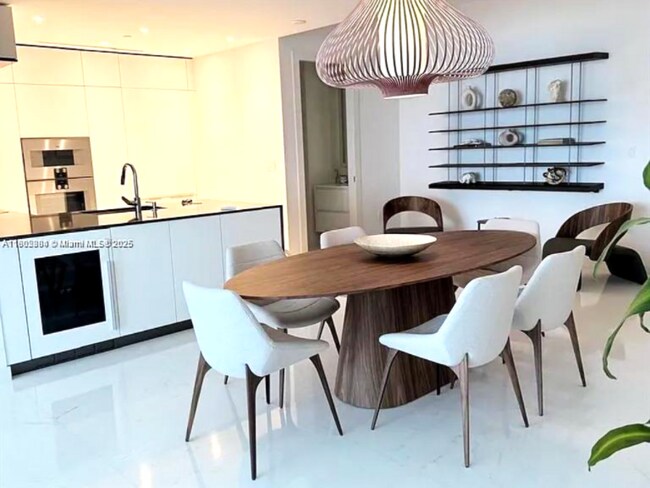 Photo - 300 Biscayne Boulevard Way House