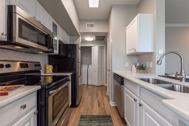 Kitchen - Baypoint Apartments